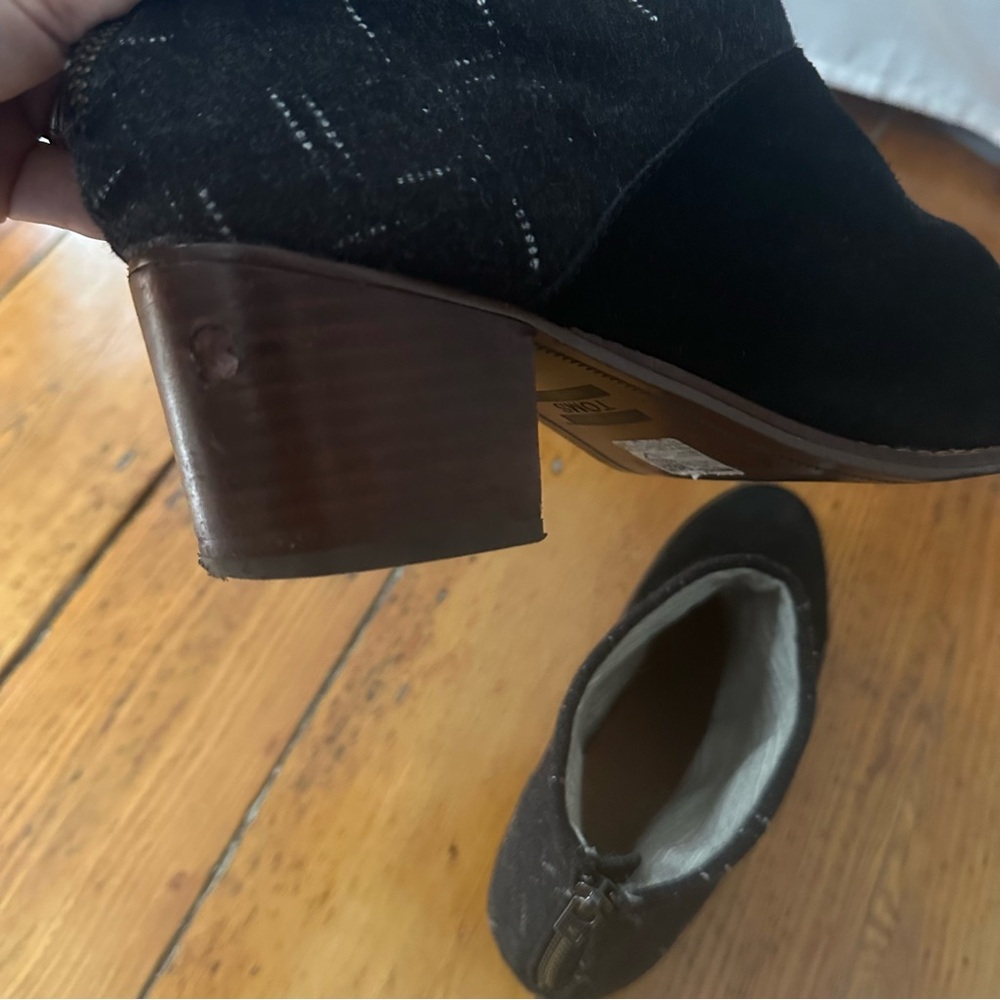 TOMS Zip Up Ankle Boot - Picture 2 of 7